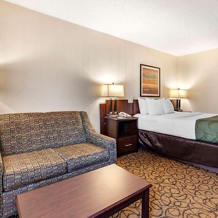 Quality Inn & Suites Escanaba North Exterior photo