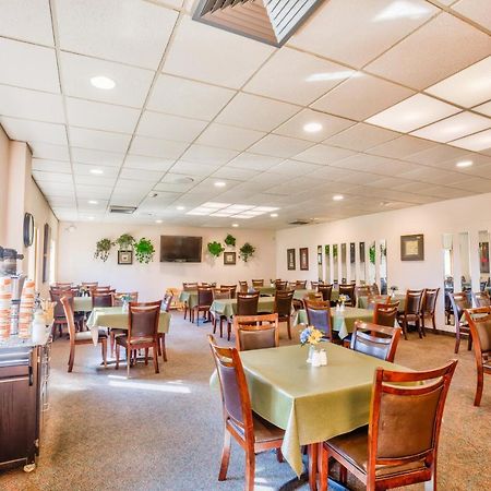 Quality Inn & Suites Escanaba North Exterior photo