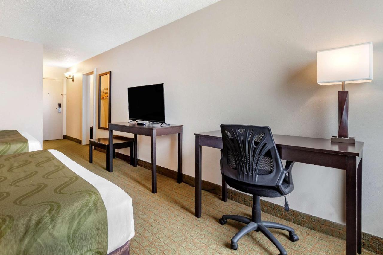 Quality Inn & Suites Escanaba North Exterior photo