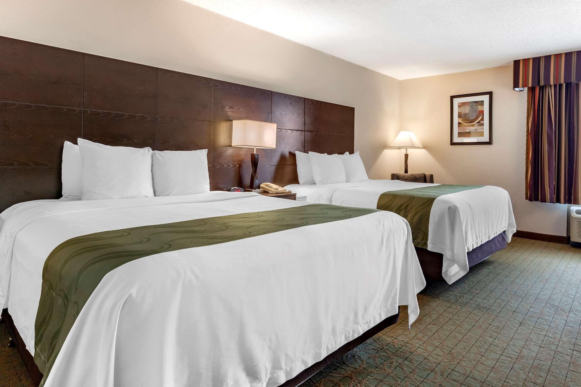 Quality Inn & Suites Escanaba North Exterior photo