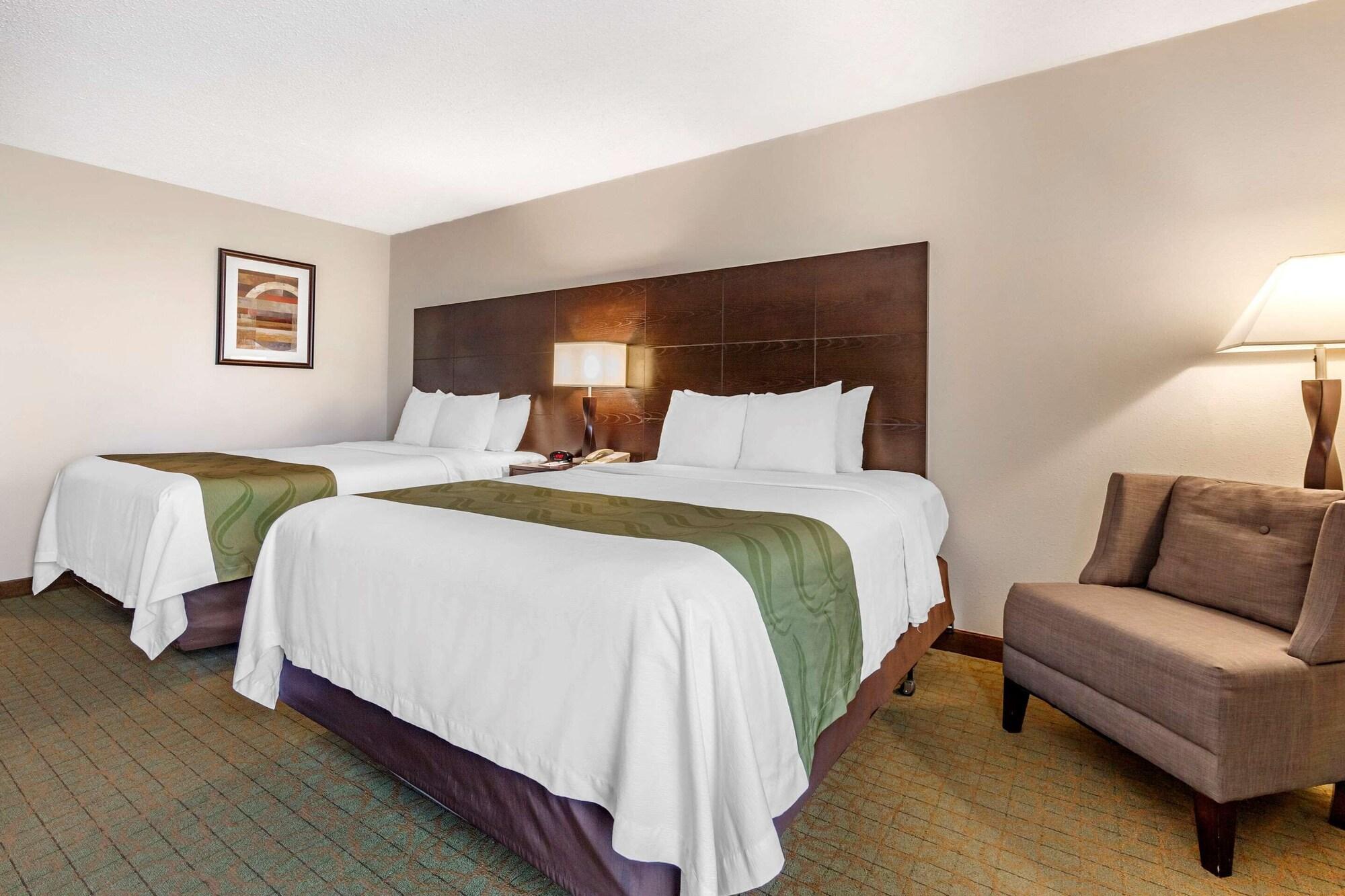 Quality Inn & Suites Escanaba North Exterior photo