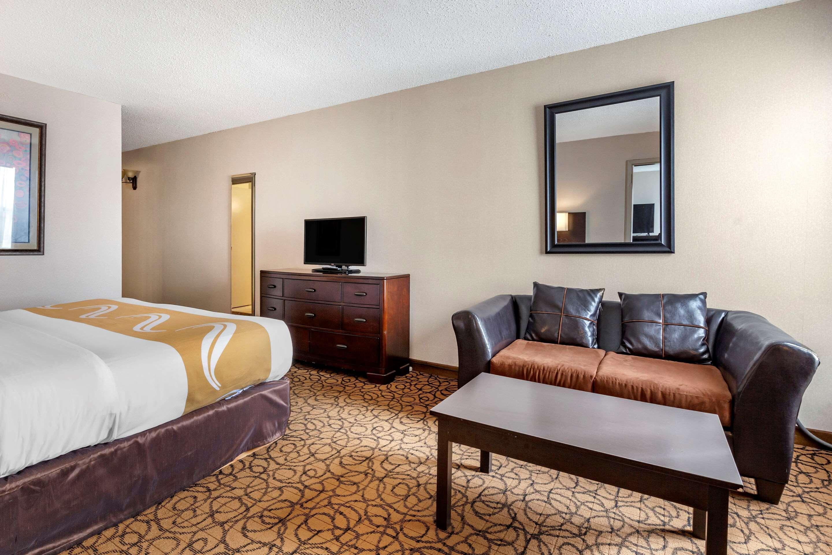 Quality Inn & Suites Escanaba North Exterior photo