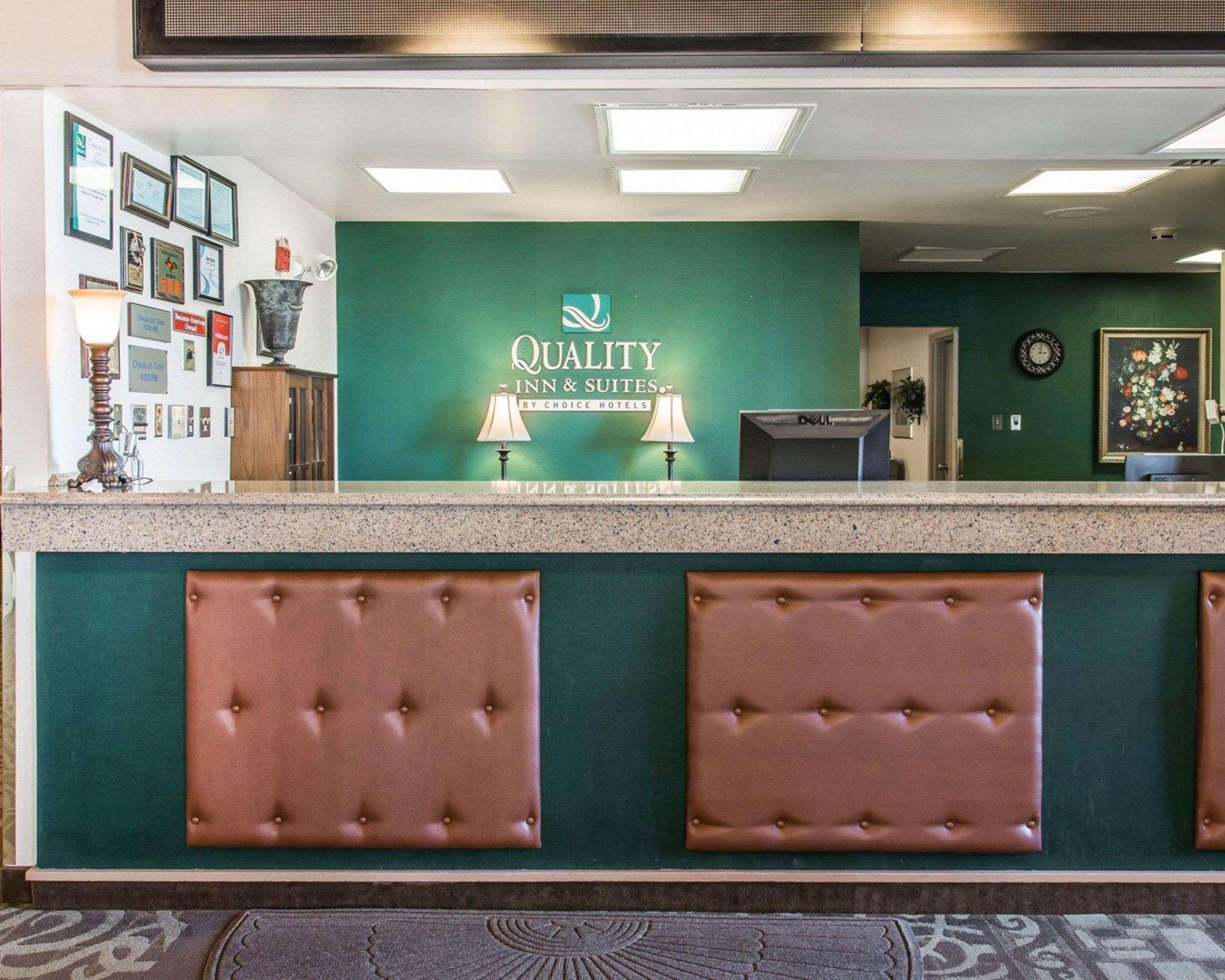 Quality Inn & Suites Escanaba Exterior photo