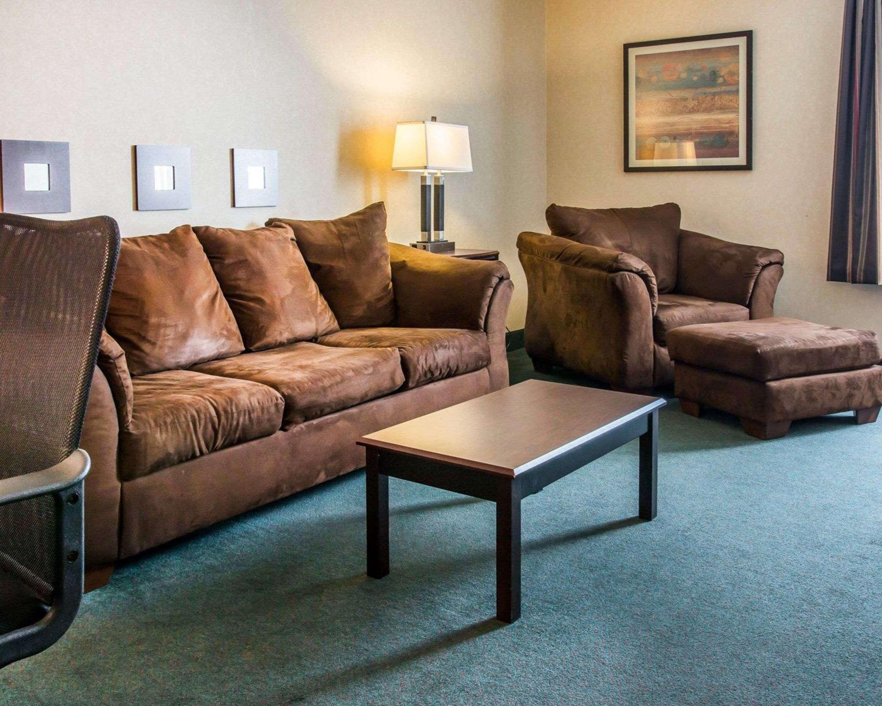 Quality Inn & Suites Escanaba North Exterior photo