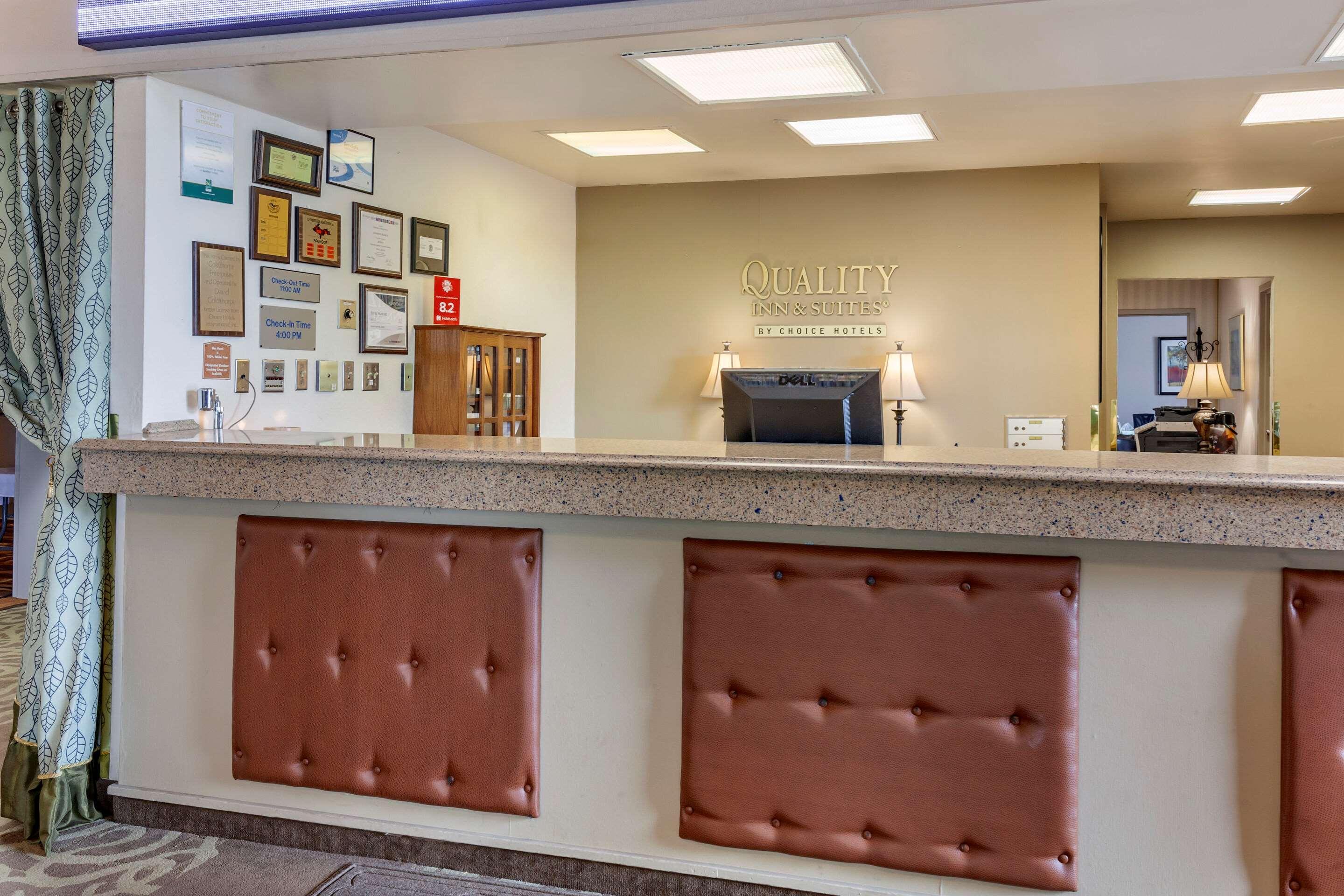 Quality Inn & Suites Escanaba North Exterior photo
