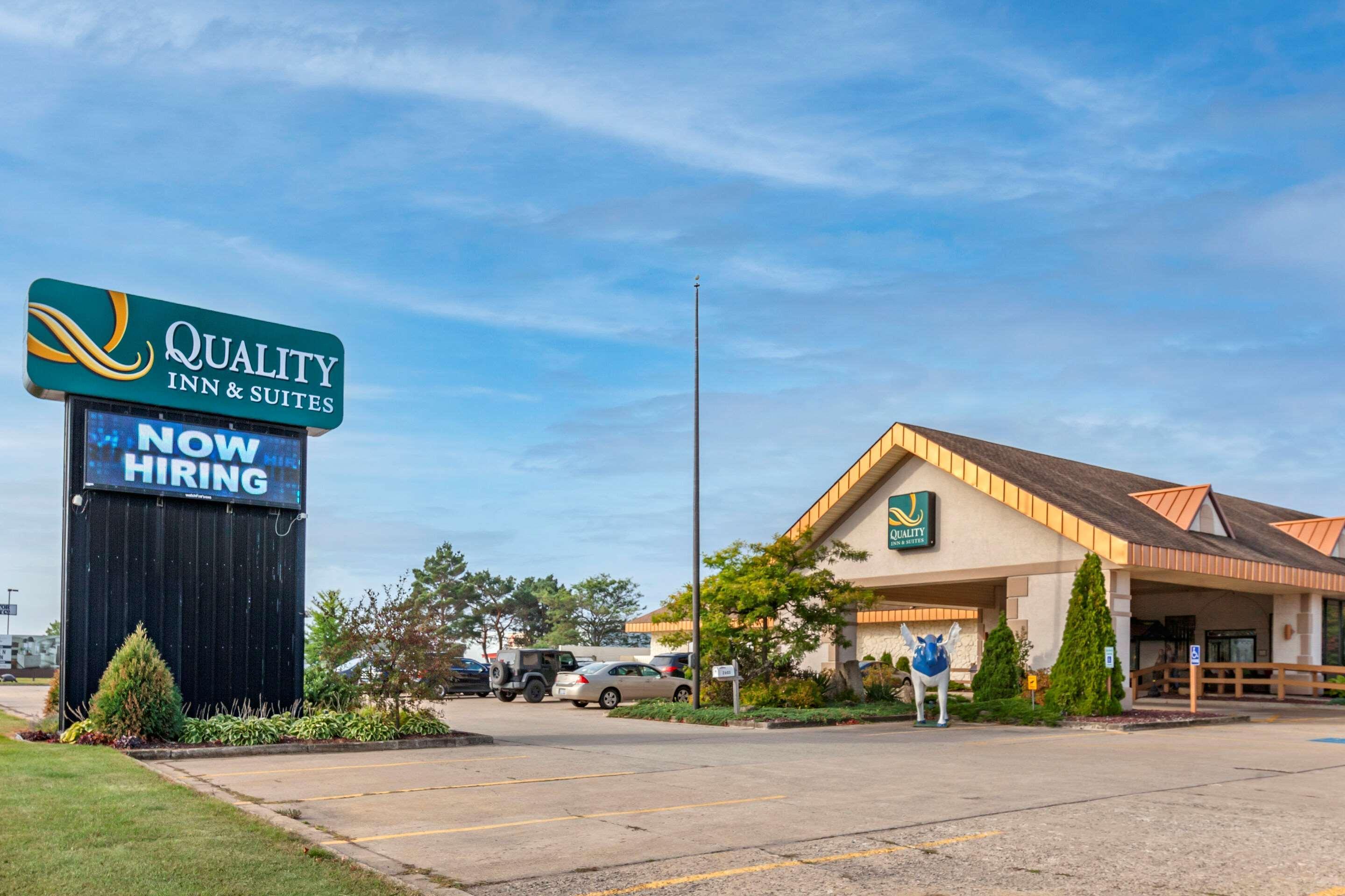 Quality Inn & Suites Escanaba North Exterior photo