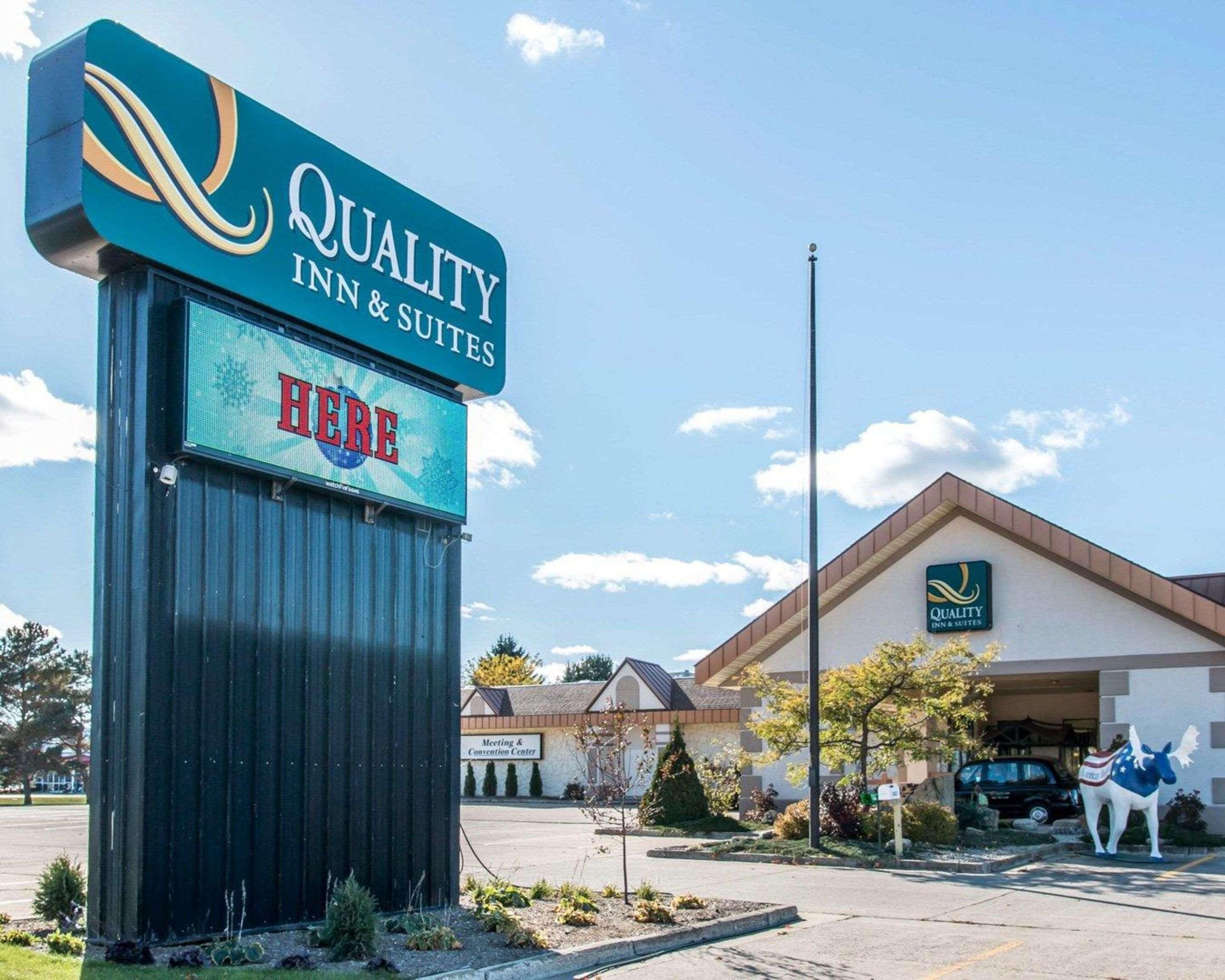 Quality Inn & Suites Escanaba North Exterior photo