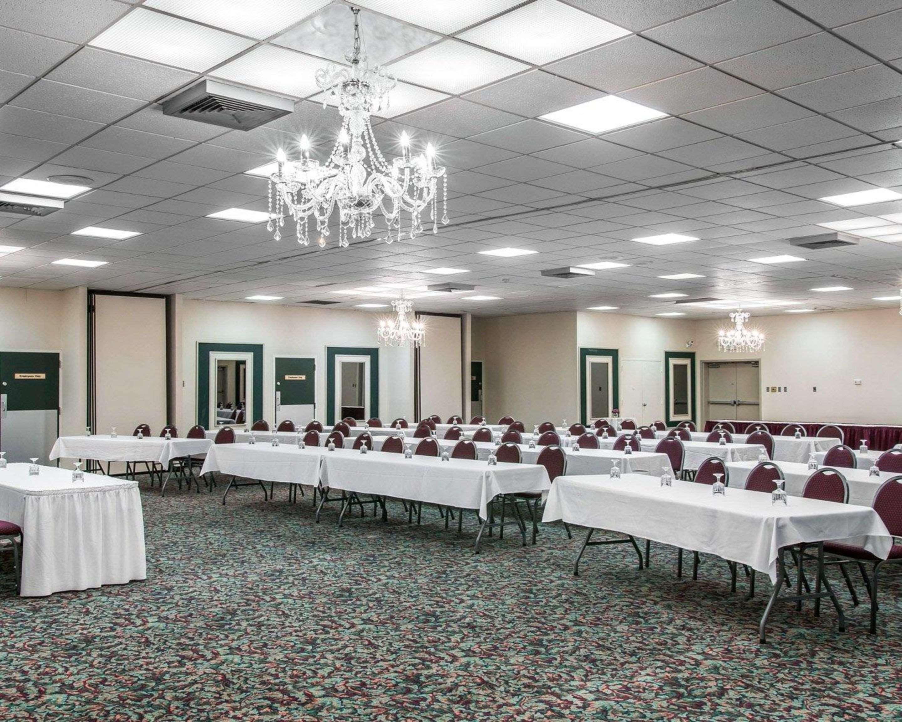 Quality Inn & Suites Escanaba North Exterior photo